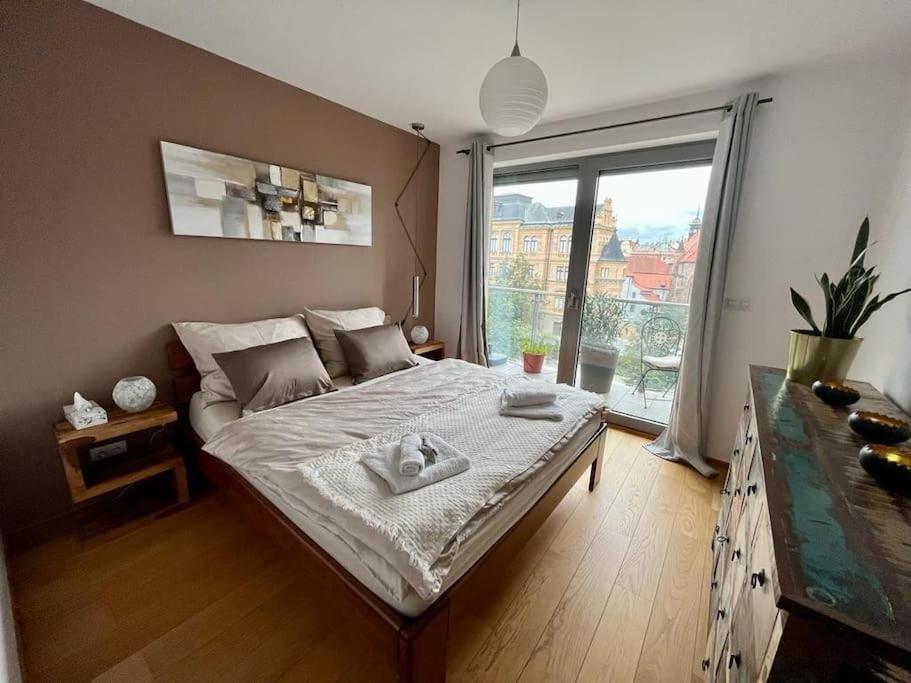 Apartment In Historical Center With Park View Plzen Exterior photo