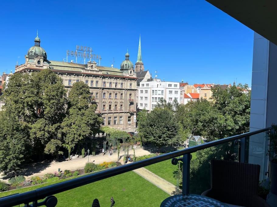 Apartment In Historical Center With Park View Plzen Exterior photo